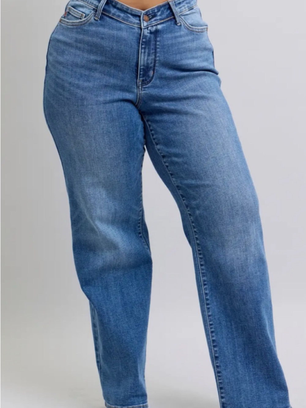 Judy Blue V-Waist Straight Fit Women’s Jeans